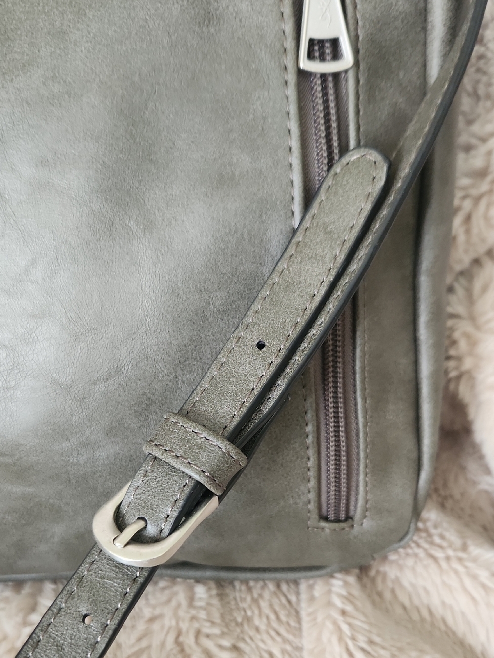 Browning Sierra Crossbody Concealed Carry Purse w/ Keys Adjustable Strap - Picture 6 of 8